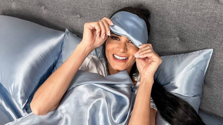 Do Silk Sleep Masks Prevent Wrinkles? What the Evidence Says